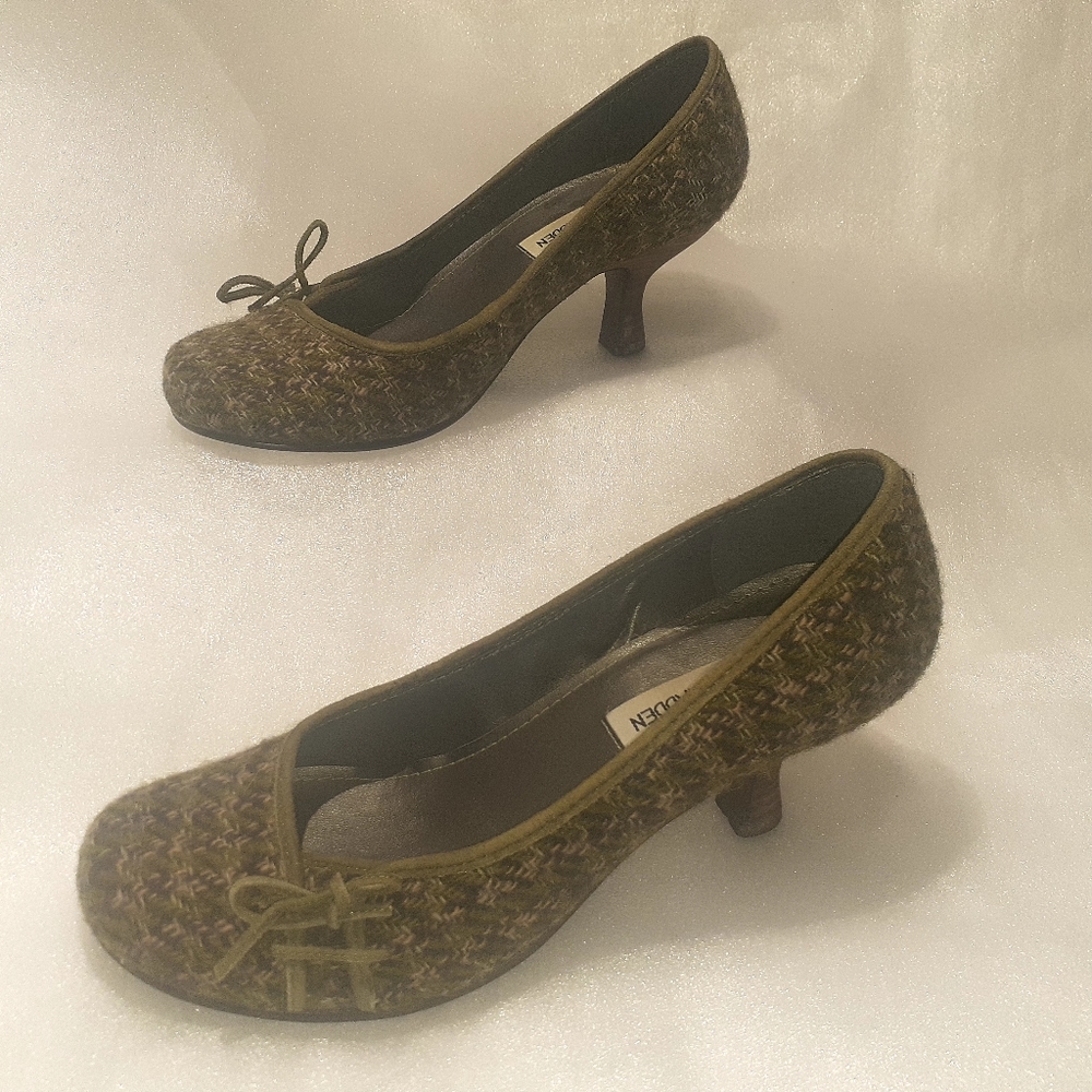 Greenish Tweed Pump by Steve Madden Size 7